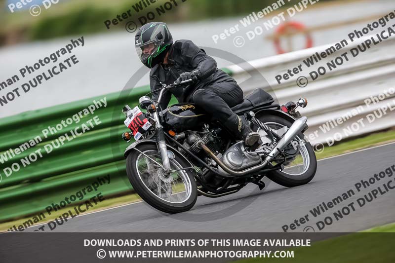 Vintage motorcycle club;eventdigitalimages;mallory park;mallory park trackday photographs;no limits trackdays;peter wileman photography;trackday digital images;trackday photos;vmcc festival 1000 bikes photographs